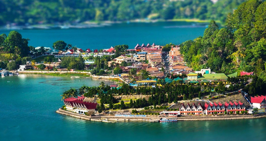 4D3N Halfboard Medan Lake Toba Parapat Tour